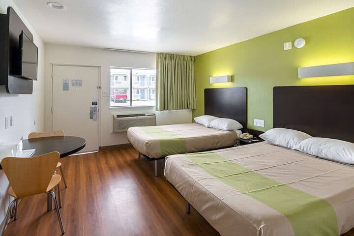 Room 6 of 32