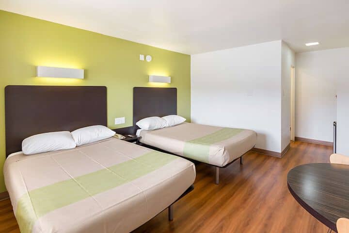 Room 4 of 32