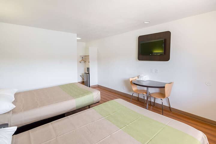 Room 5 of 32