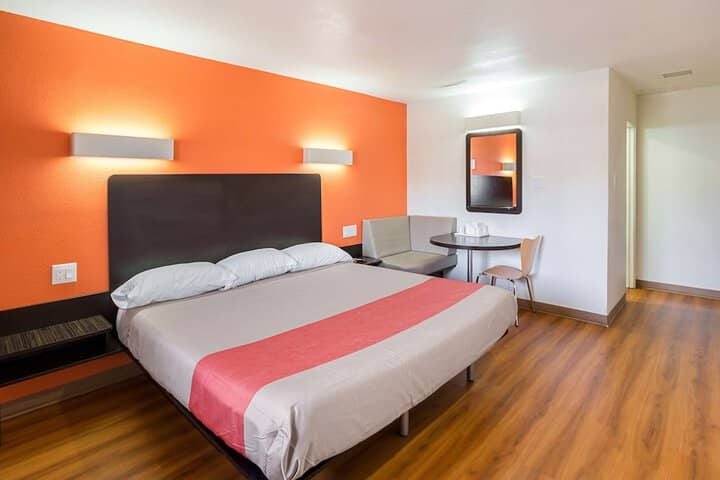 Room 12 of 32