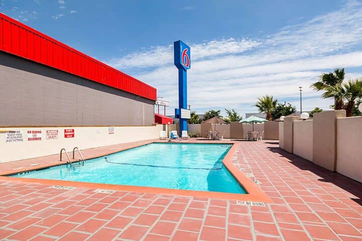 Pool 21 of 32